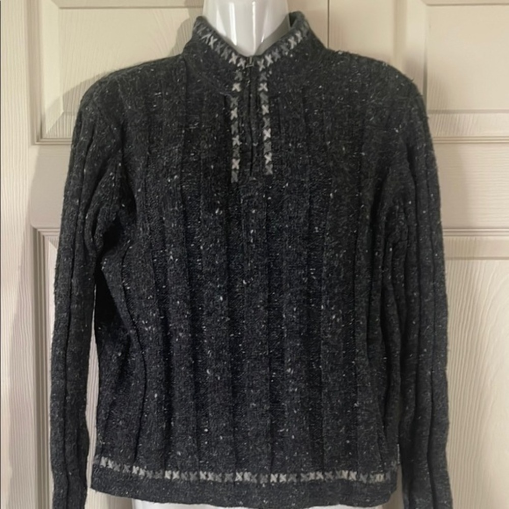 Women’s size small Woolrich Black and Gray 3/4 zipper
